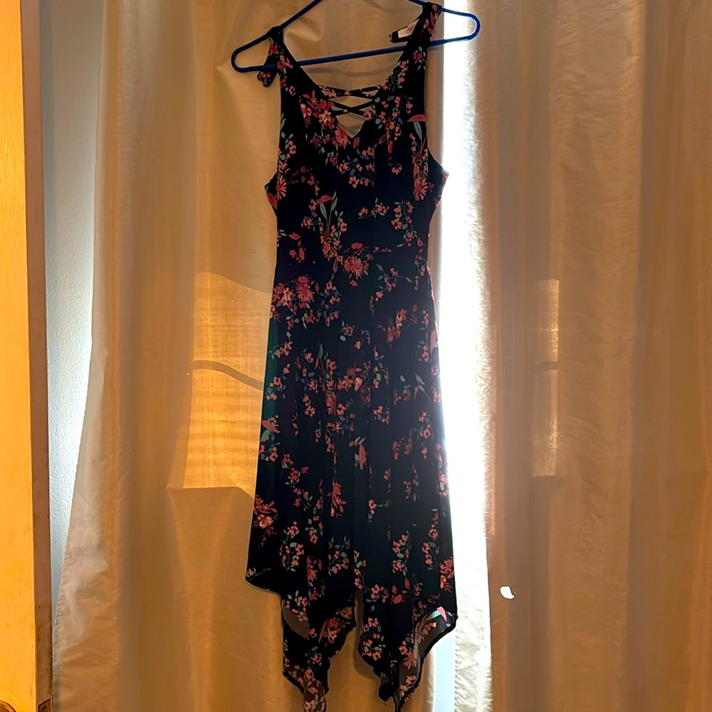 Candies dress size small worn twice. In excellent condition !
